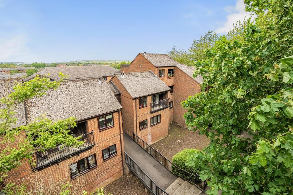 2 bed flat for saleBanbury, Oxfordshire OX16
