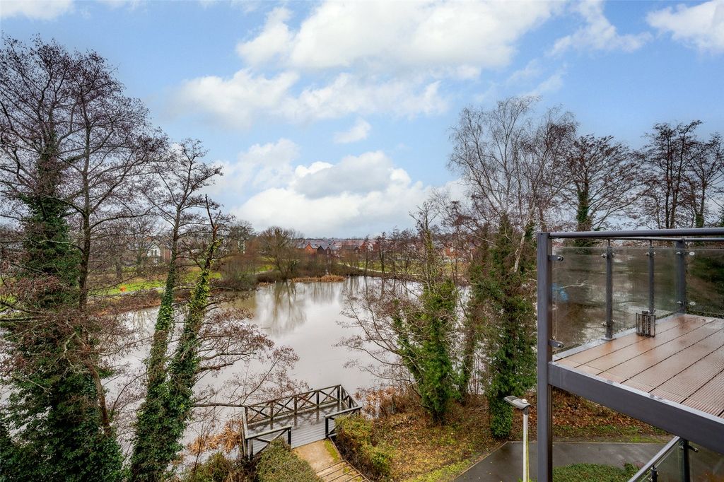 2 bed flat for saleHornbeam Place, Arborfield Green, Reading, Berkshire RG2