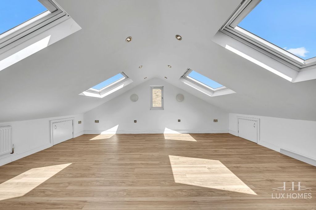 Additional image 2 of 5 bed detached house for salePinnacle Hill, Bexleyheath DA7