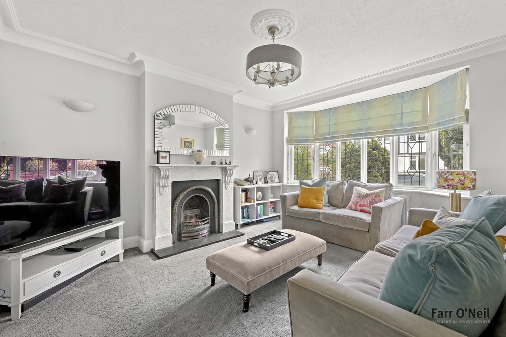 Additional image 2 of 4 bed semi-detached house for saleForest Side, Buckhurst Hill IG9