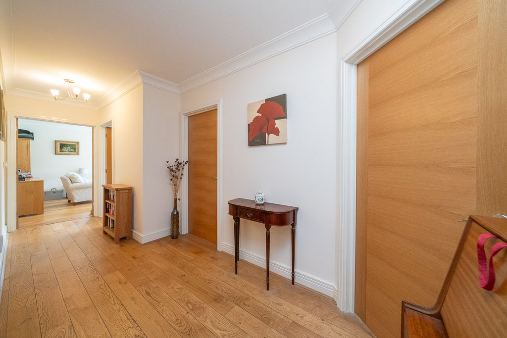 Additional image 13 of 2 bed flat for saleChesham Road, Berkhamsted HP4