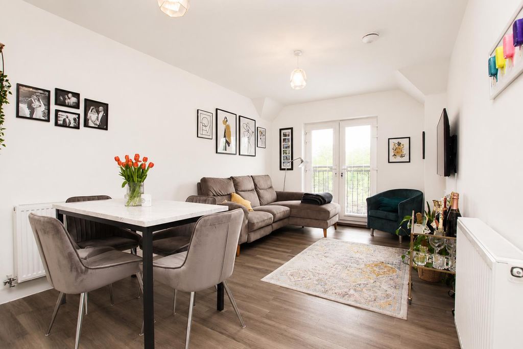 2 bed flat for saleDryden House, Borehamwood WD6