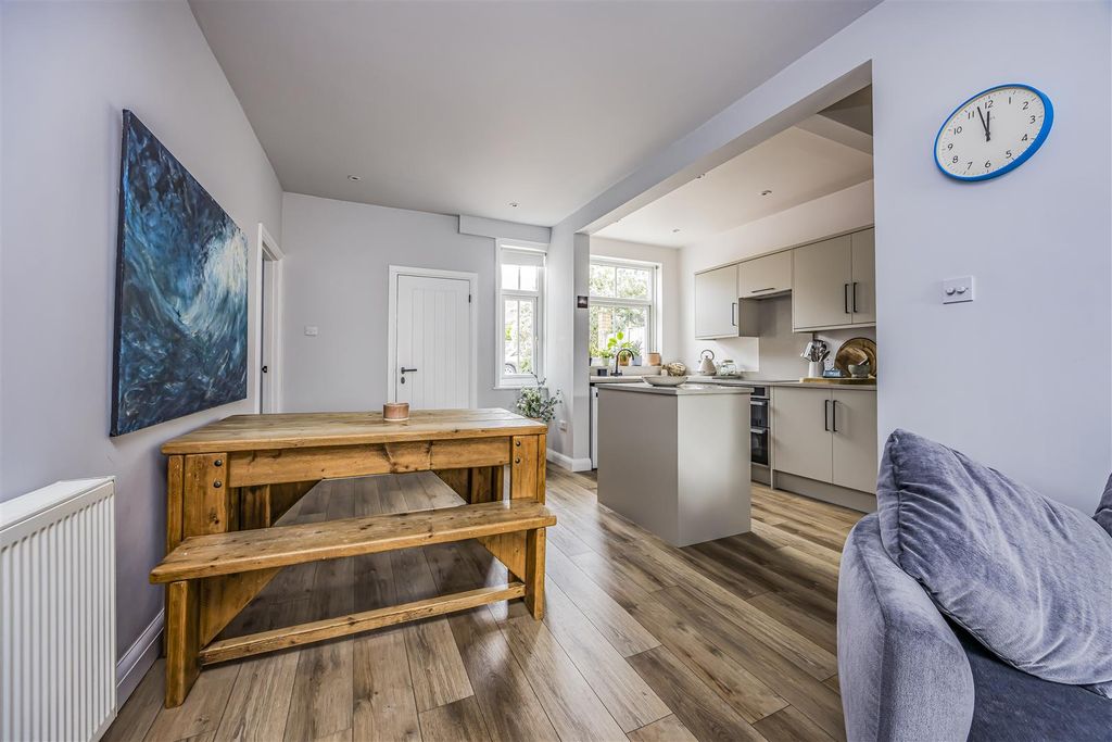 Additional image 5 of 2 bed flat for saleQueen Street, Emsworth PO10