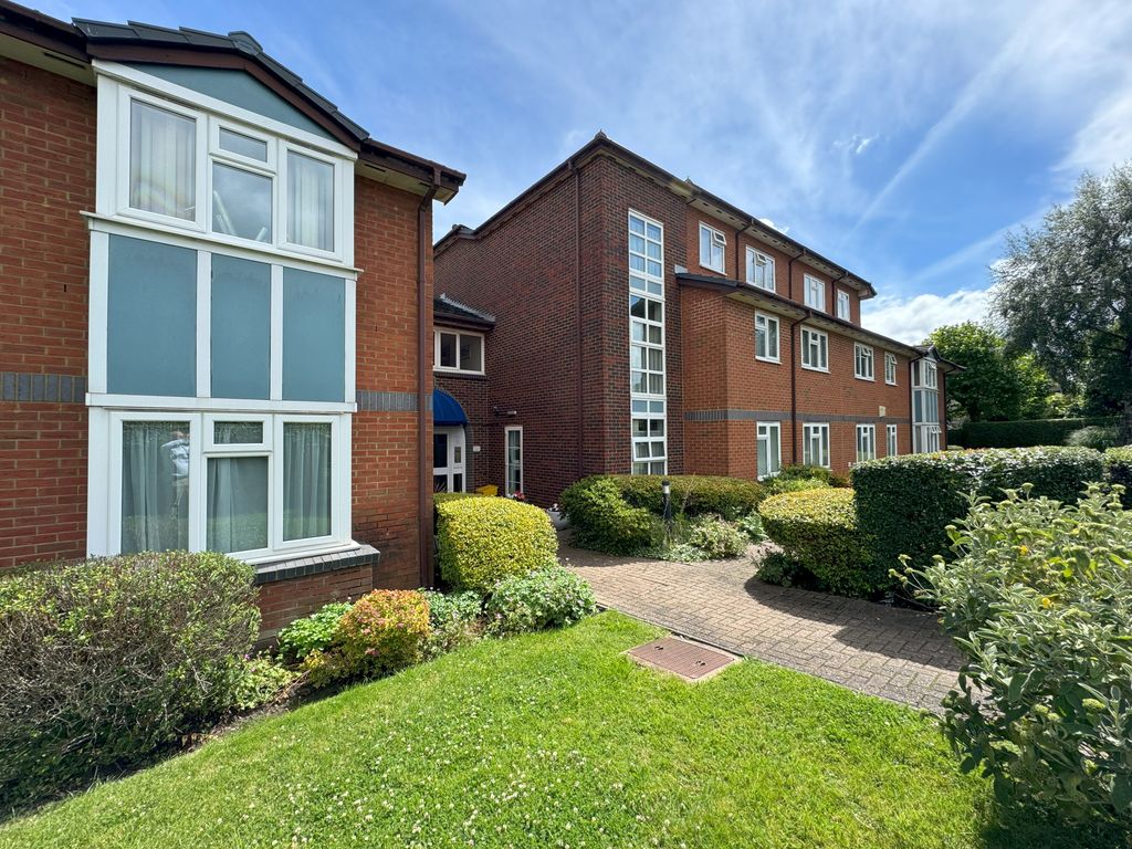 1 bed flat for saleFairbanks Lodge, Furzehill Road, Borehamwood WD6