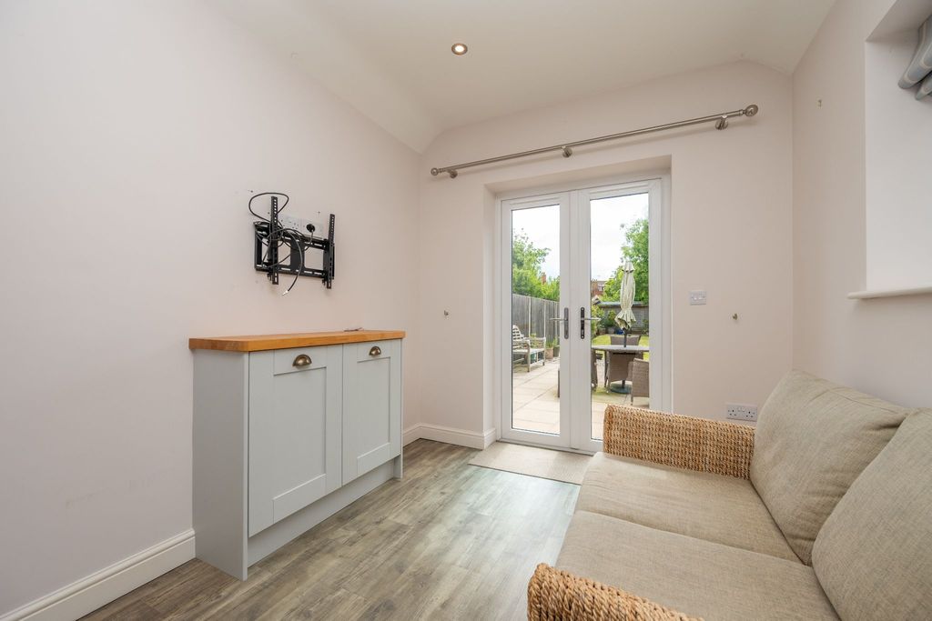 Additional image 11 of 3 bed semi-detached house for saleMoorfield Road, Alcester B49