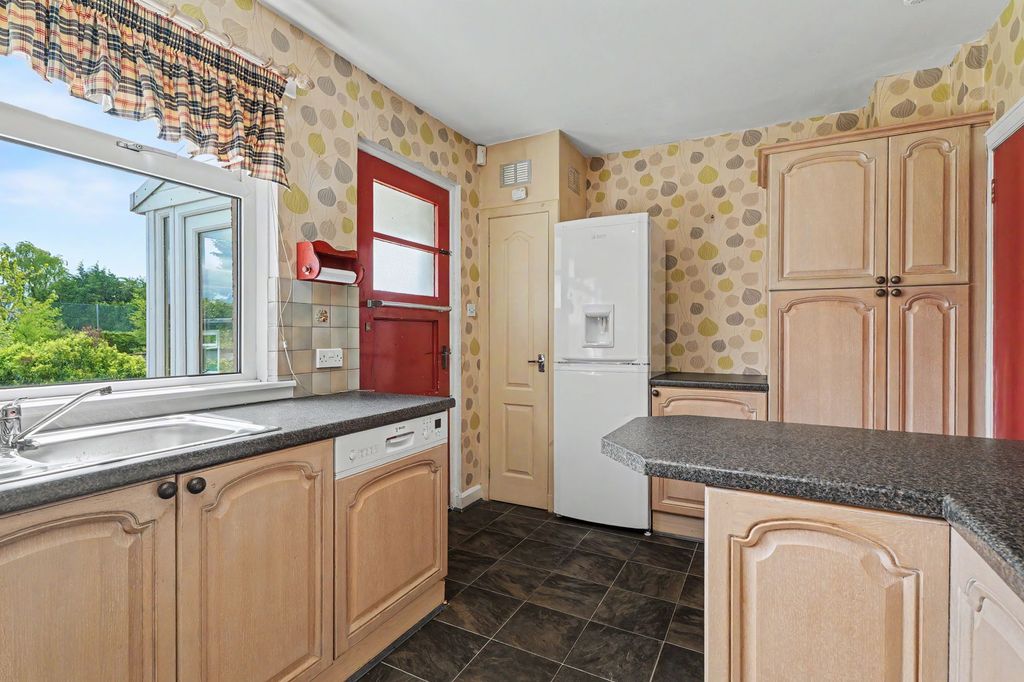 3 bed detached house for saleSpringwells Crescent, Airdrie ML6 photo 4