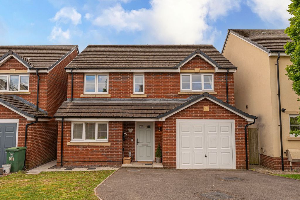 4 bed detached house for saleCwmbran NP44