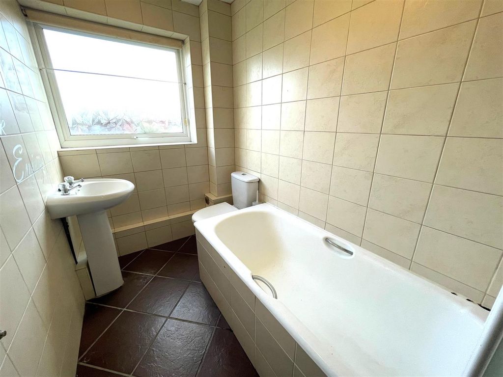Additional image 6 of 2 bed flat for saleEast Yar Road, Sandown PO36