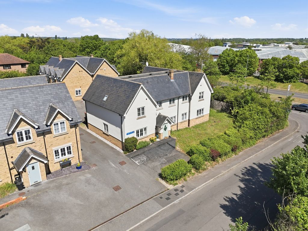 Additional image 12 of 2 bed flat for saleHampton Court, Basildon SS15