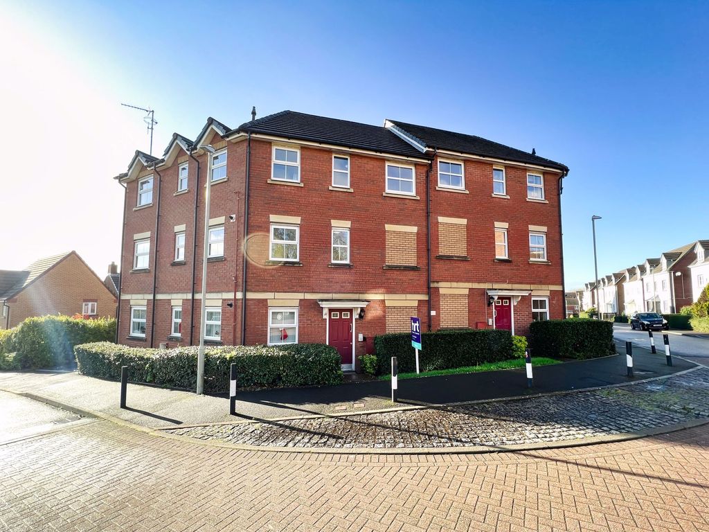 2 bed flat for saleLongacres, Bridgend CF31