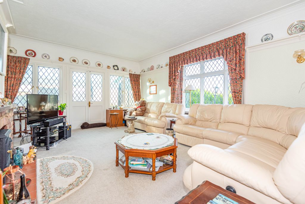 Additional image 14 of 4 bed detached bungalow for saleRiverside Avenue, Broxbourne EN10