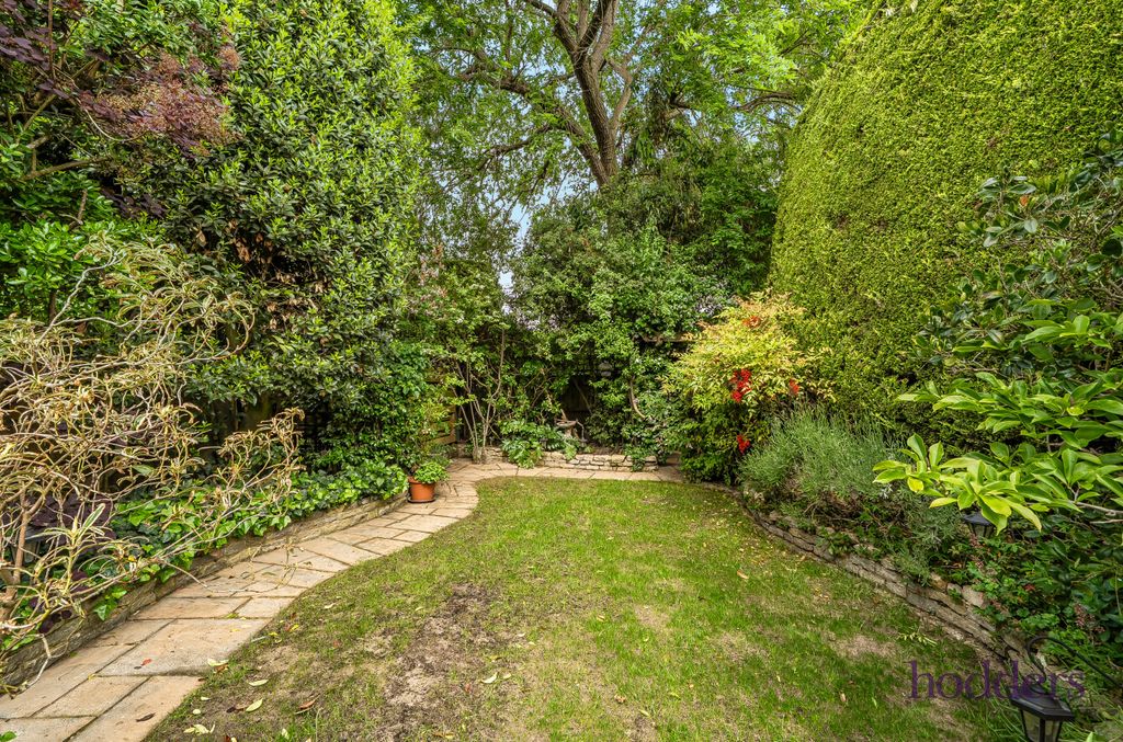 Additional image 8 of 3 bed detached house for saleWoodham Lane, New Haw, Surrey KT15