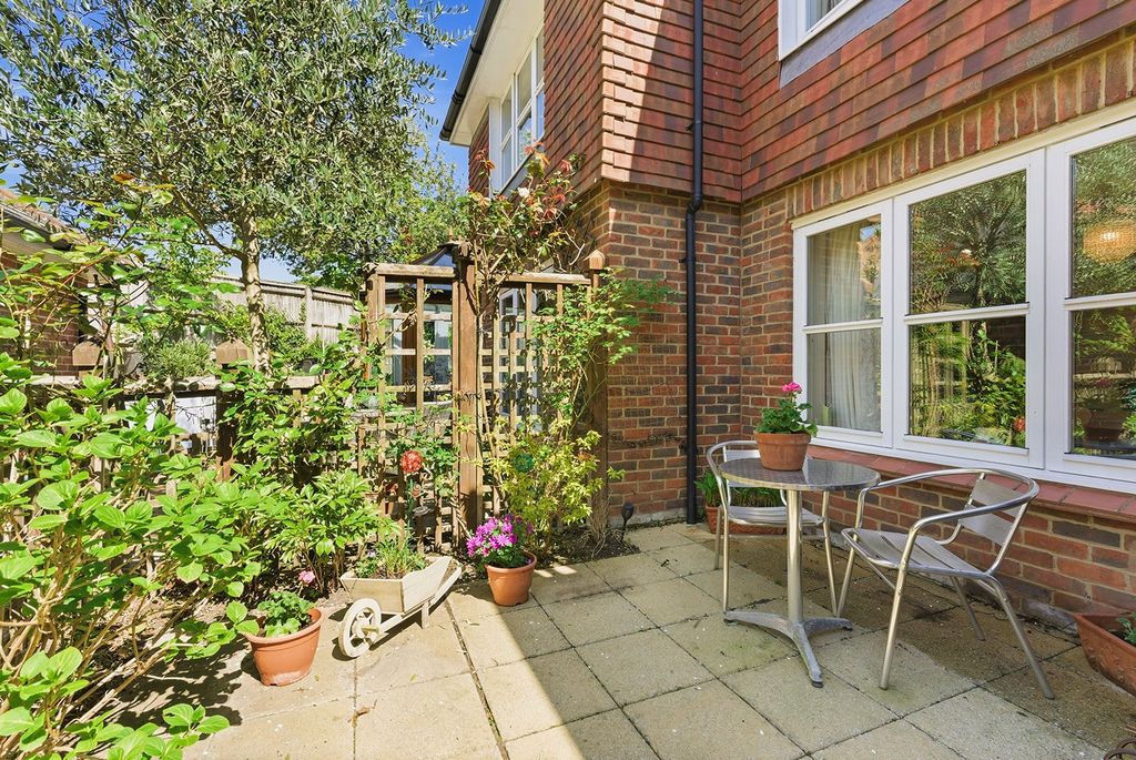 Additional image 6 of 2 bed flat for saleSt. Marys Court, Beaconsfield, Buckinghamshire HP9