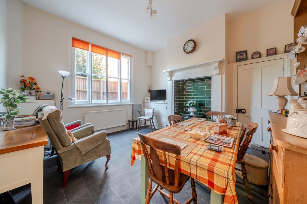 Additional image 6 of 6 bed detached house for saleCargate Avenue, Aldershot GU11