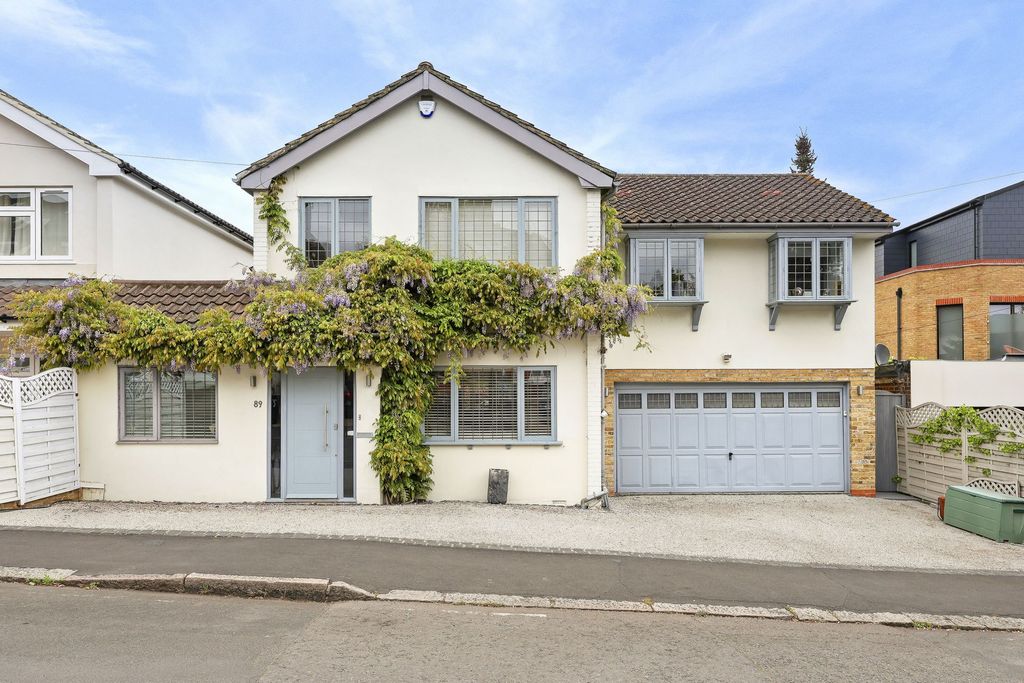 4 bed link detached house for saleWestbury Lane, Buckhurst Hill IG9