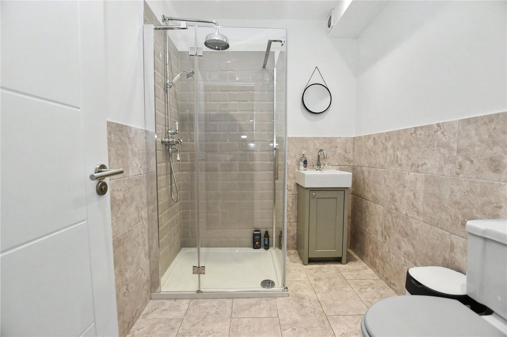 Additional image 19 of 4 bed semi-detached house for saleHaslemere Road, Bexleyheath DA7