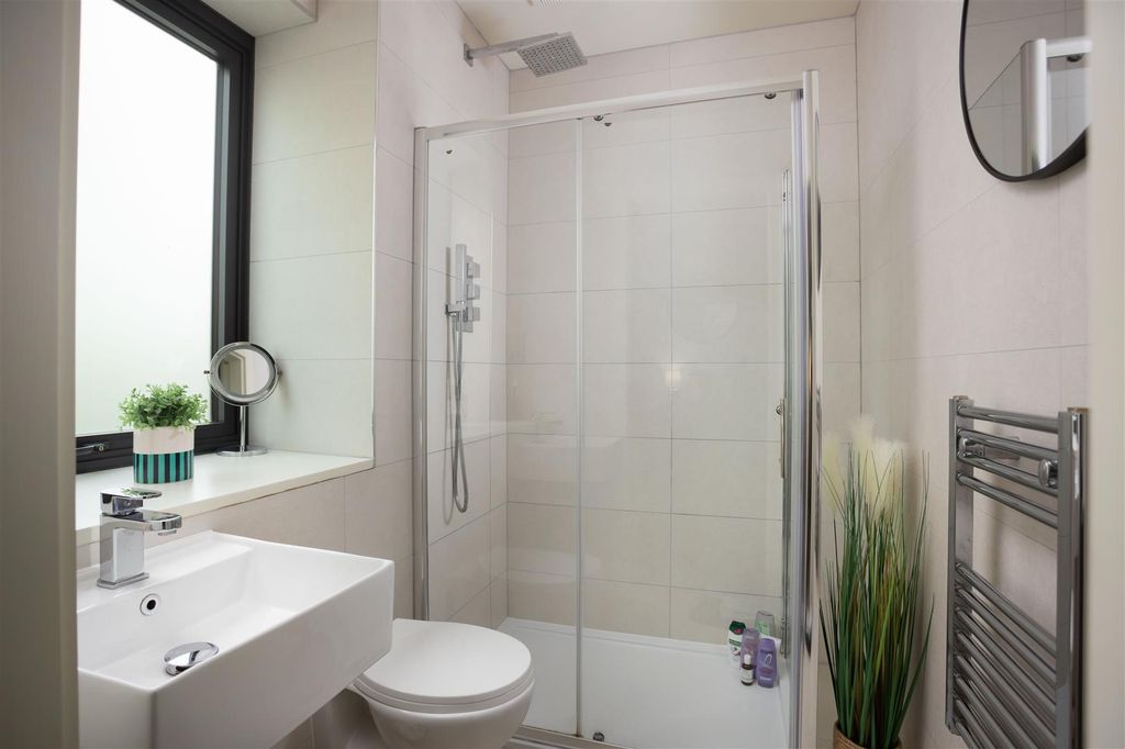 Additional image 10 of 4 bed terraced house for saleCliff Oaks, Fawcett Lane, Wortley, Leeds LS12