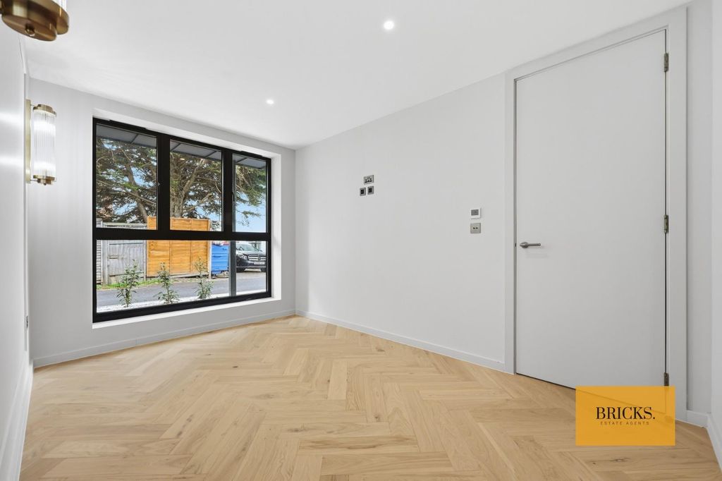 Additional image 12 of 1 bed flat for saleBuckhurst Mews, Queens Road, Buckhurst Hill IG9