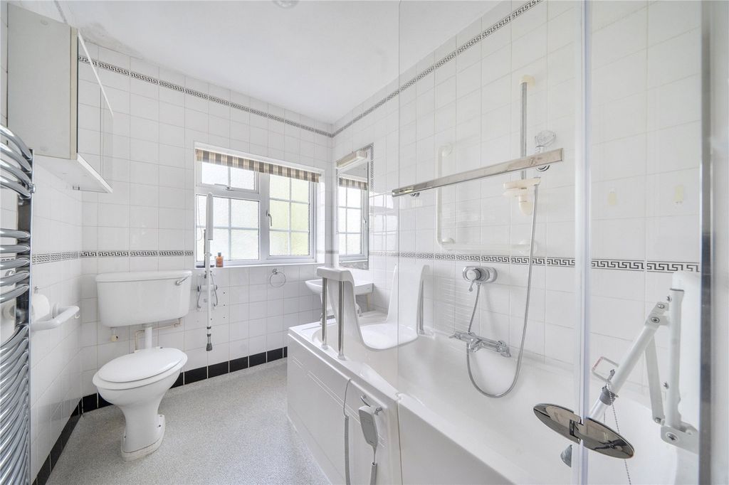 Additional image 13 of 3 bed bungalow for saleQueens Road, Alton, Hampshire GU34