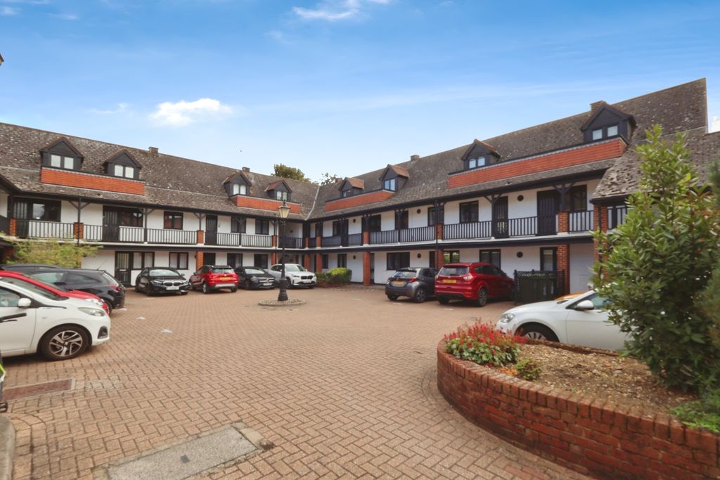 1 bed flat for salePryors Court, Baldock SG7