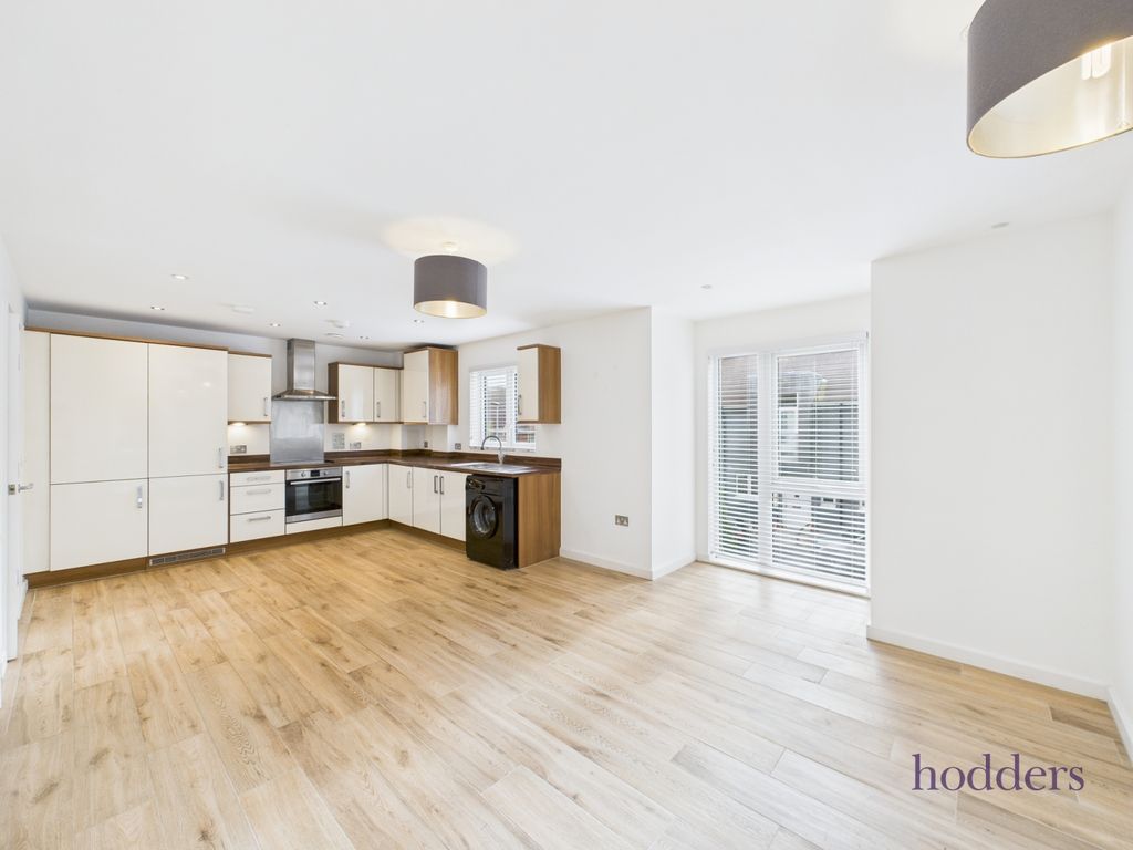 2 bed flat for saleStrawberry Fields, Addlestone, Surrey KT15 photo 5
