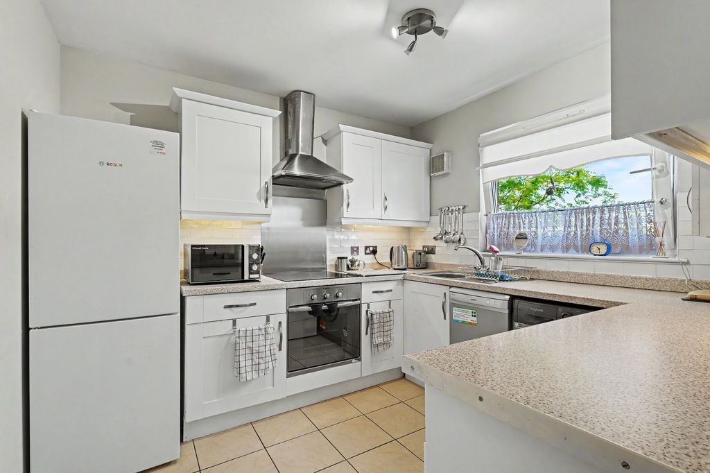 2 bed flat for saleDalmore Drive, Airdrie ML6 photo 3