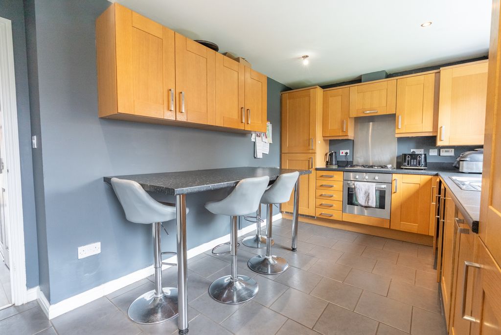 4 bed detached house for saleSundrum Court, Airdrie ML6 photo 5