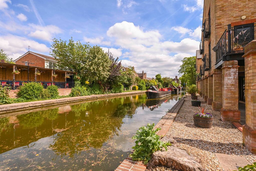 Additional image 10 of 2 bed flat for saleRavens Lane, Berkhamsted HP4