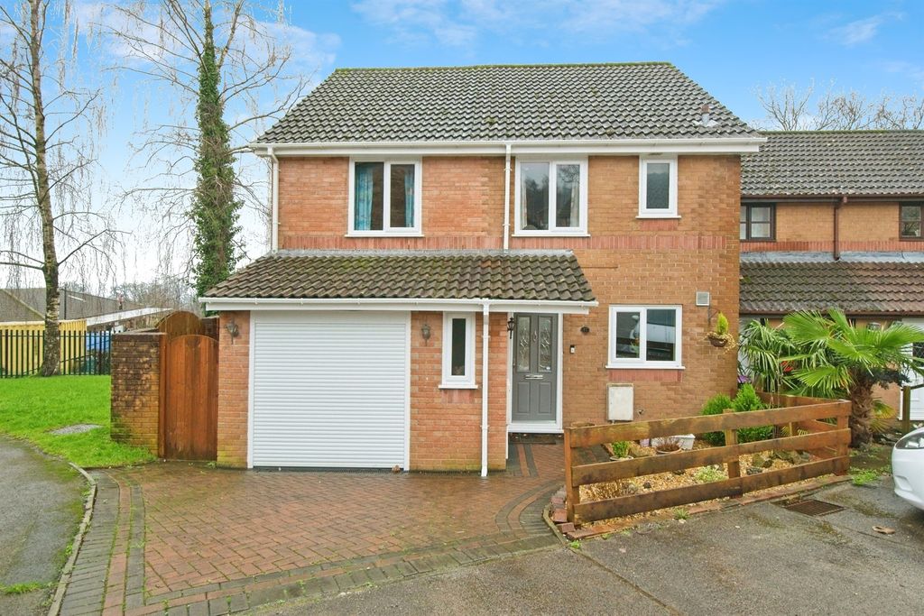 4 bed end terrace house for saleHeather Court, Ty Canol, Cwmbran NP44