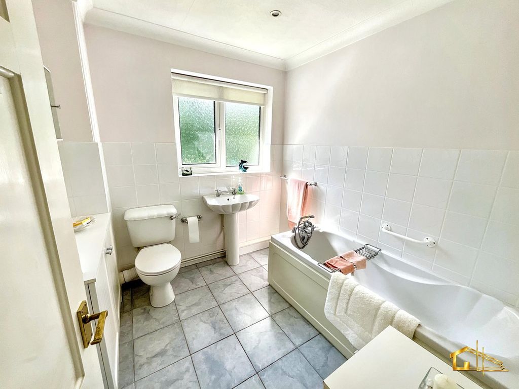 Additional image 5 of 3 bed detached bungalow for saleCooden Sea Road, Cooden, Bexhill-On-Sea TN39