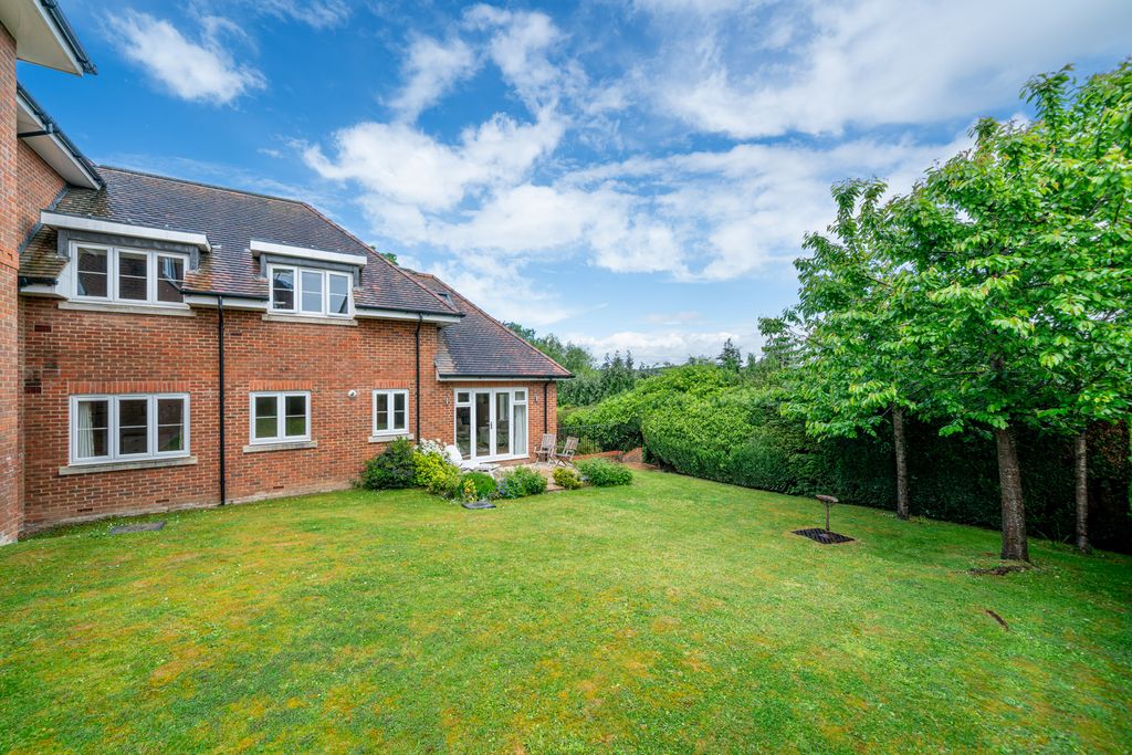 Additional image 18 of 2 bed flat for saleChesham Road, Berkhamsted HP4