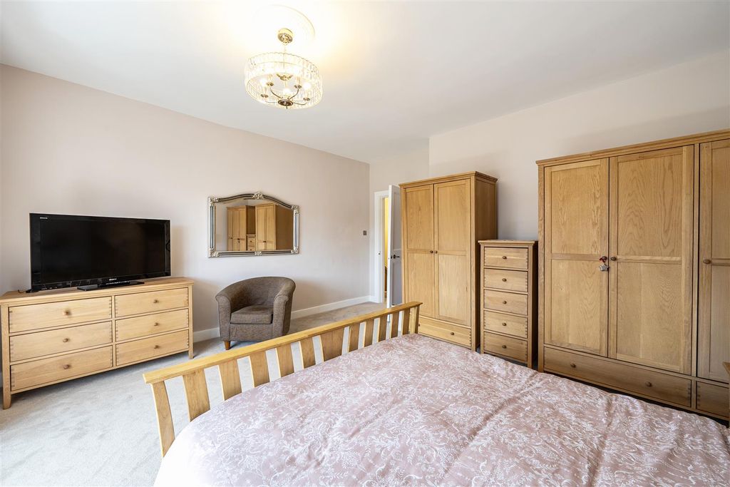 Additional image 12 of 3 bed flat for saleWinkworth Place, Banstead SM7