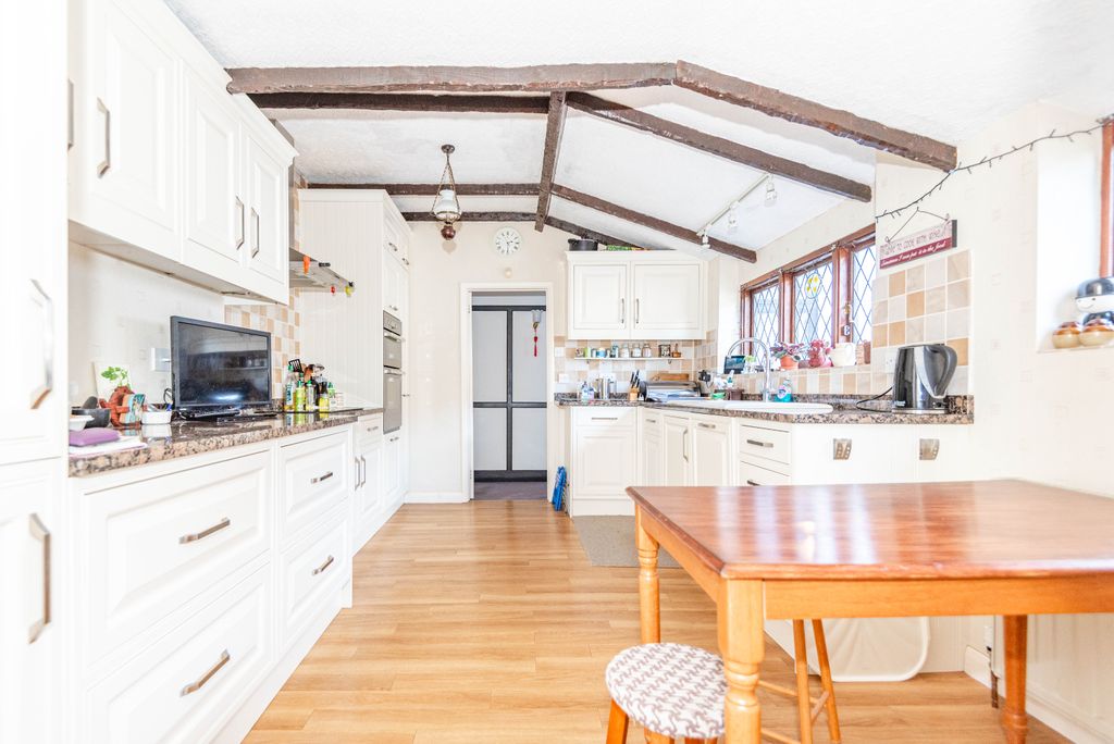 Additional image 22 of 4 bed detached bungalow for saleRiverside Avenue, Broxbourne EN10