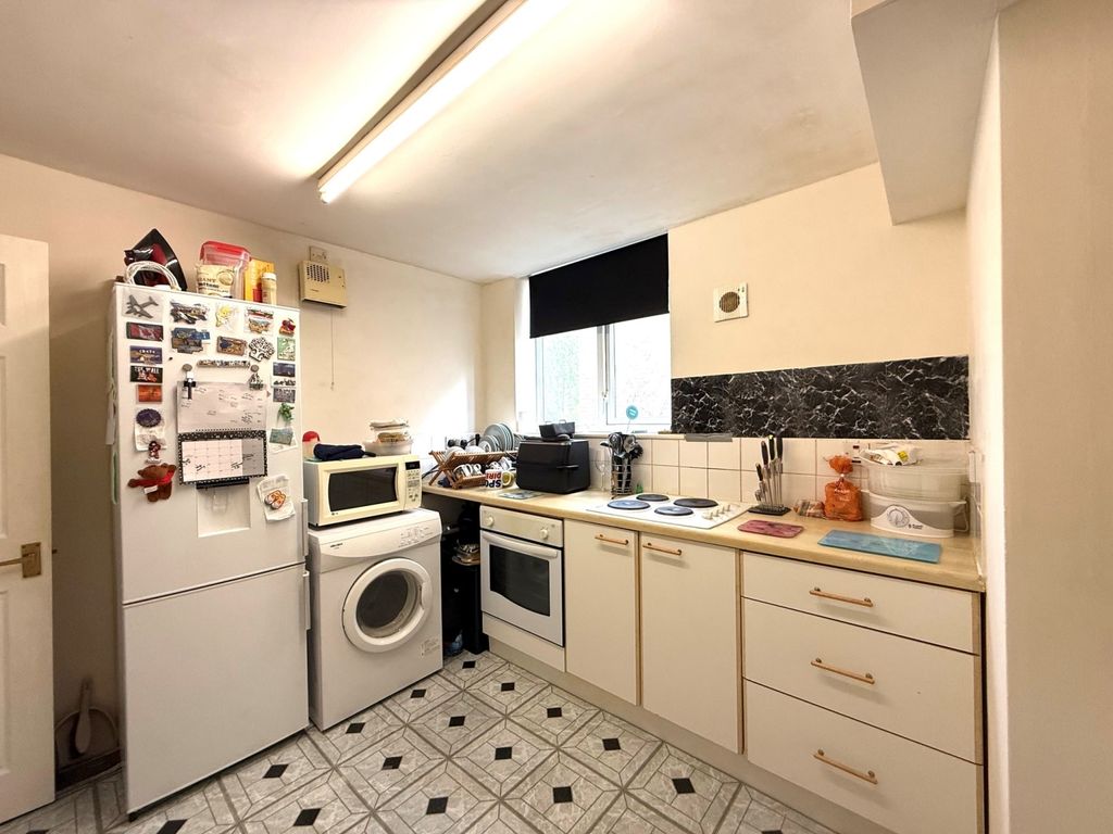 Additional image 3 of 2 bed flat for saleThe Tower Centre Alvescot Road, Carterton, Oxfordshire OX18