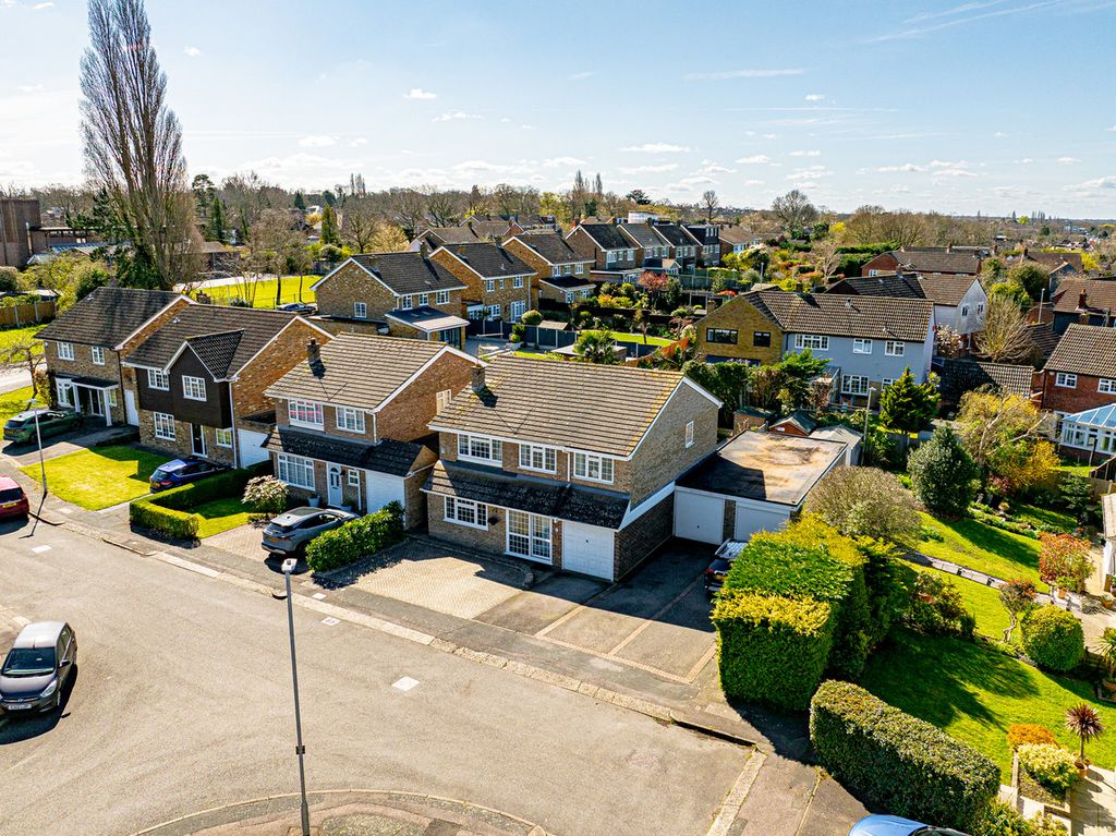 6 bed detached house for saleChestwood Close, Billericay CM12