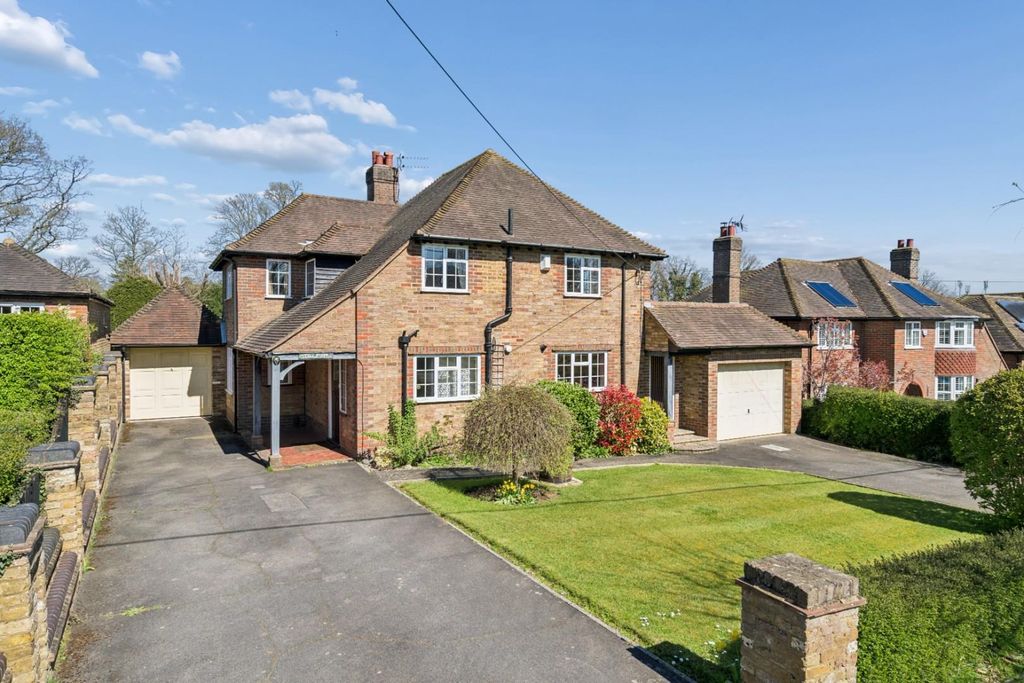 4 bed detached house for saleLongfield Drive, Amersham, Buckinghamshire HP6