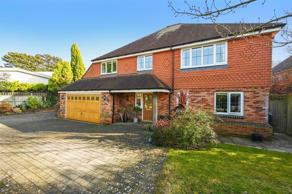 Additional image 32 of 4 bed detached house for saleClavering Walk, Cooden, Bexhill-On-Sea TN39