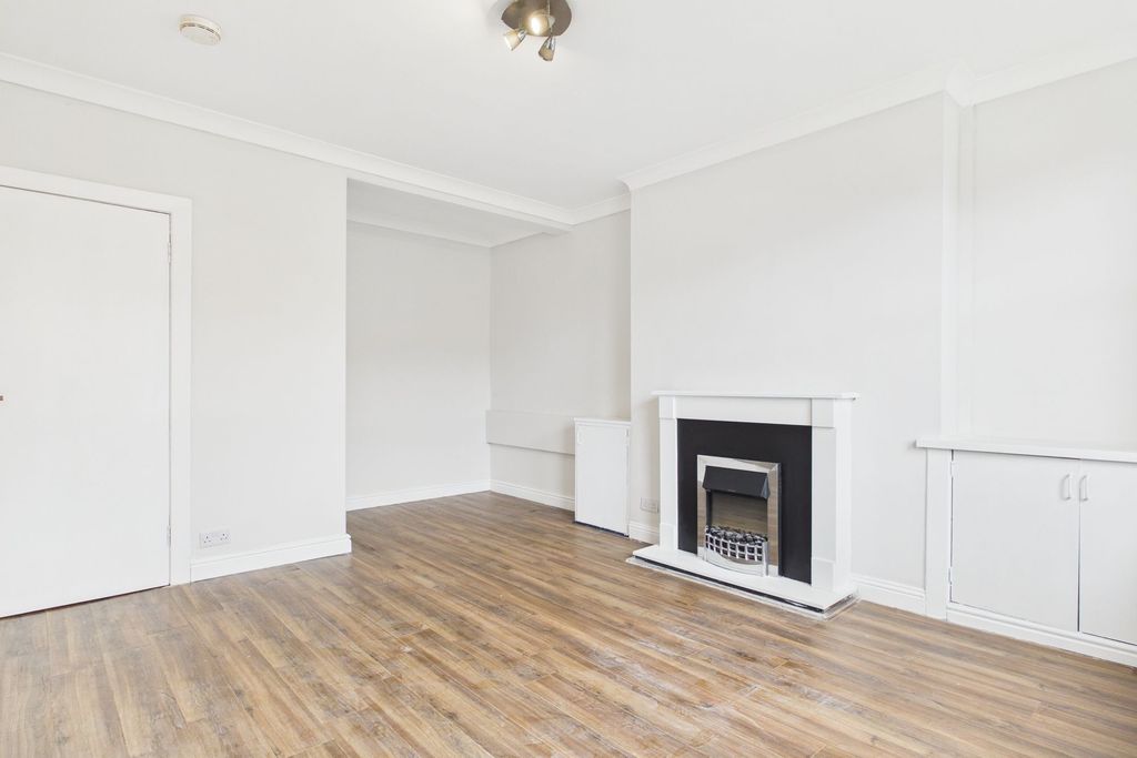 1 bed flat for saleBrown Street, Carluke ML8 photo 3