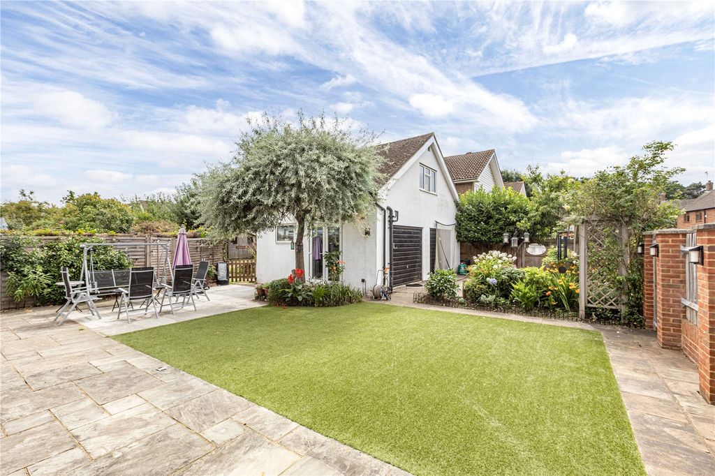 Additional image 3 of 5 bed detached house for salePinewood Avenue, New Haw, Addlestone, Surrey KT15