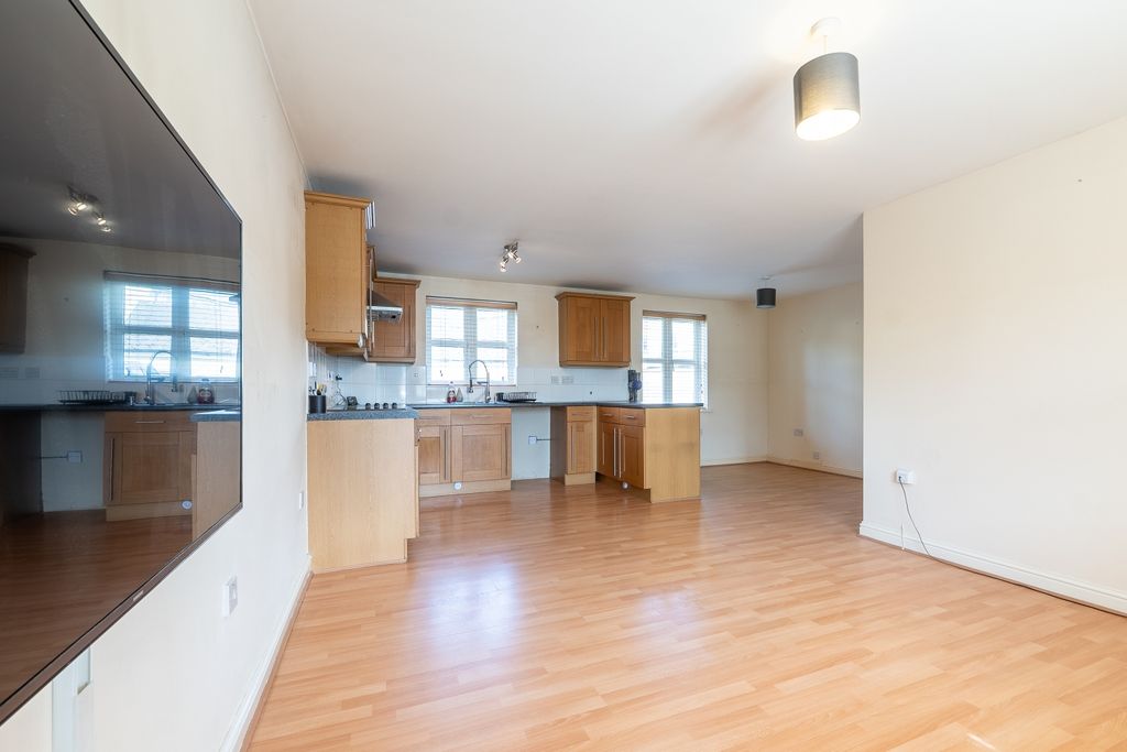 Additional image 7 of 2 bed flat for saleHeyford House, 65 Trefoil Way, Carterton, Oxfordshire OX18