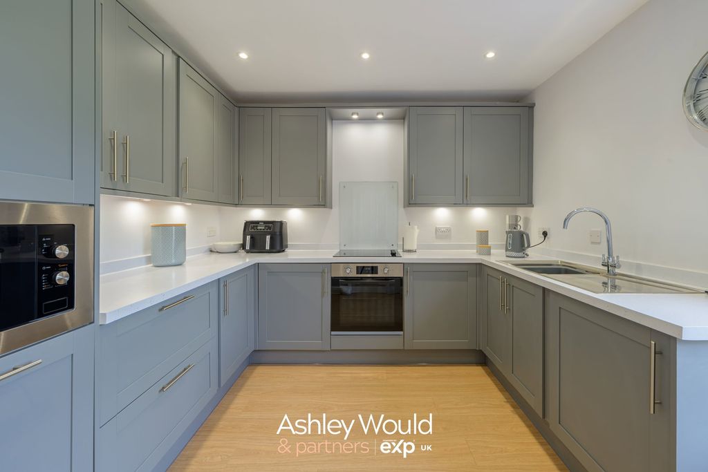 Additional image 7 of 2 bed flat for salePark Lane, Bewdley DY12