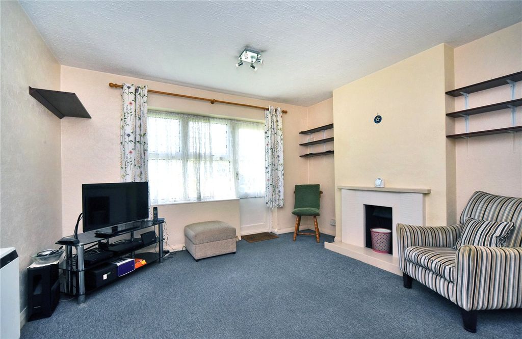 Additional image 2 of 2 bed flat for saleAvenue Road, Banstead, Surrey SM7