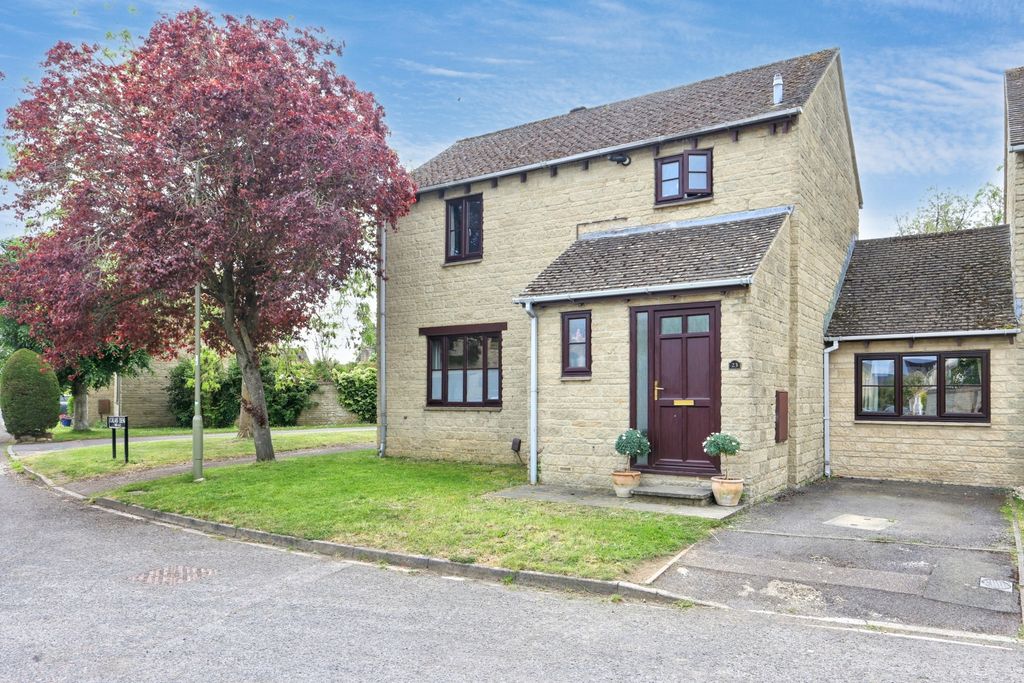 3 bed link detached house for sale23 Calais Dene, Bampton OX18