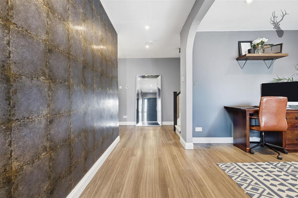 Additional image 5 of 4 bed detached house for saleRussell Road, Buckhurst Hill IG9