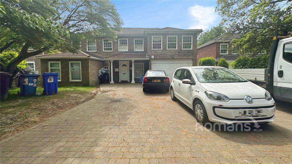 9 bed detached house for saleManor Road, Aldershot, Hampshire GU11