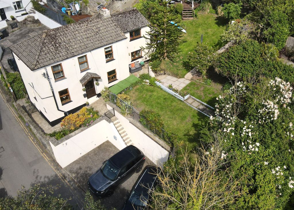 3 bed detached house for saleEast Street, Braunton, Devon EX33