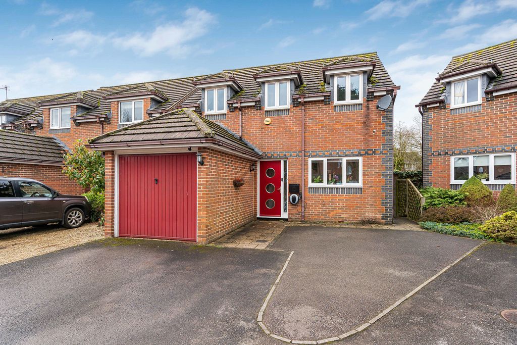4 bed detached house for saleMay Tree Close, Bicester OX26