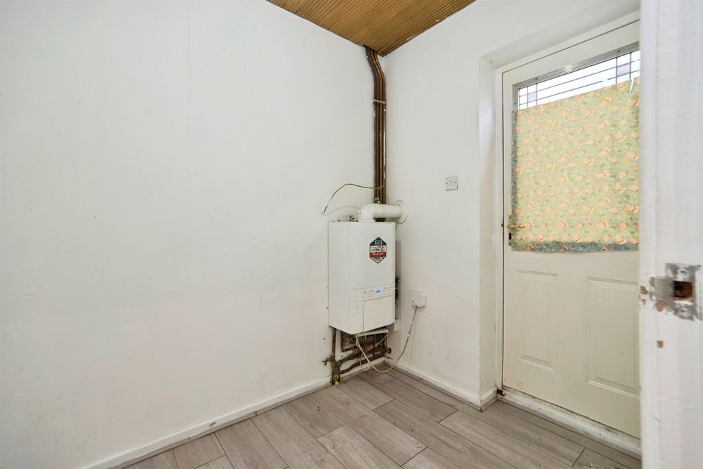 Additional image 15 of 4 bed semi-detached house for saleTong Road, Leeds LS12
