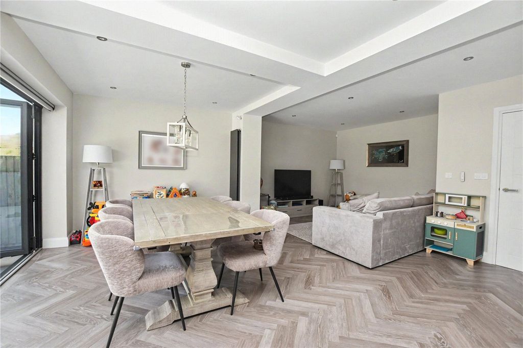 Additional image 8 of 4 bed semi-detached house for saleHaslemere Road, Bexleyheath DA7