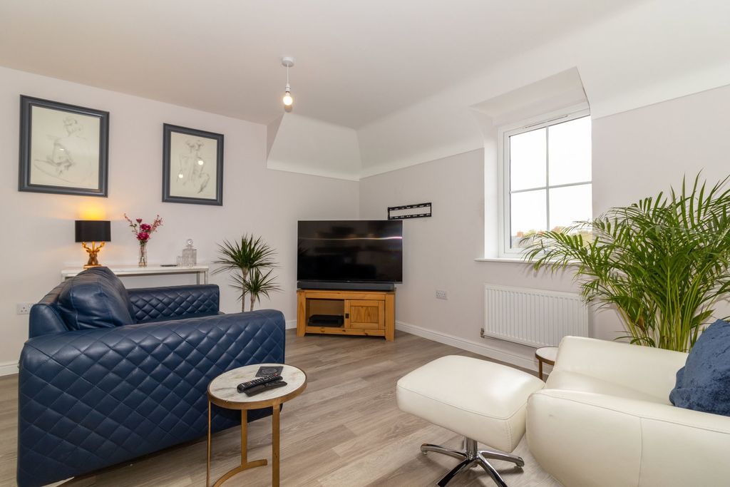 Additional image 2 of 2 bed flat for saleThe Old Police House, Station Road, Alresford SO24